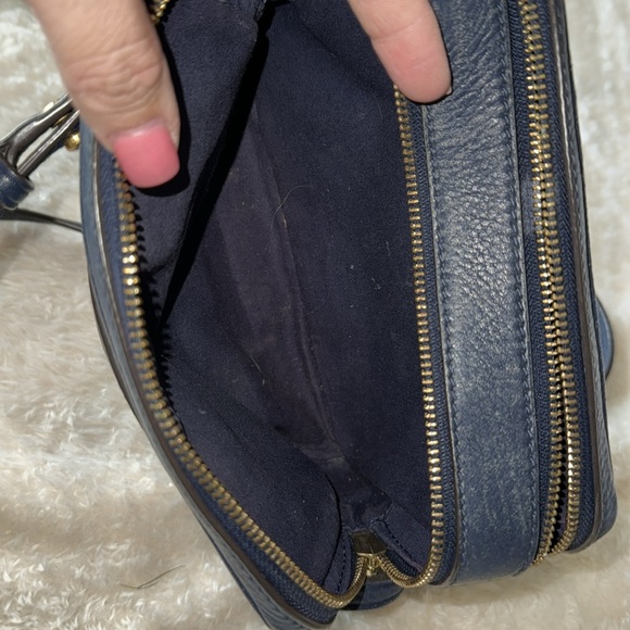Used Tory Burch Block T Crossbody in Navy - Picture 9 of 17